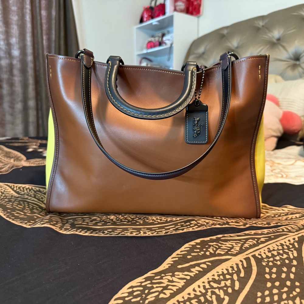 Coach Rouge 39